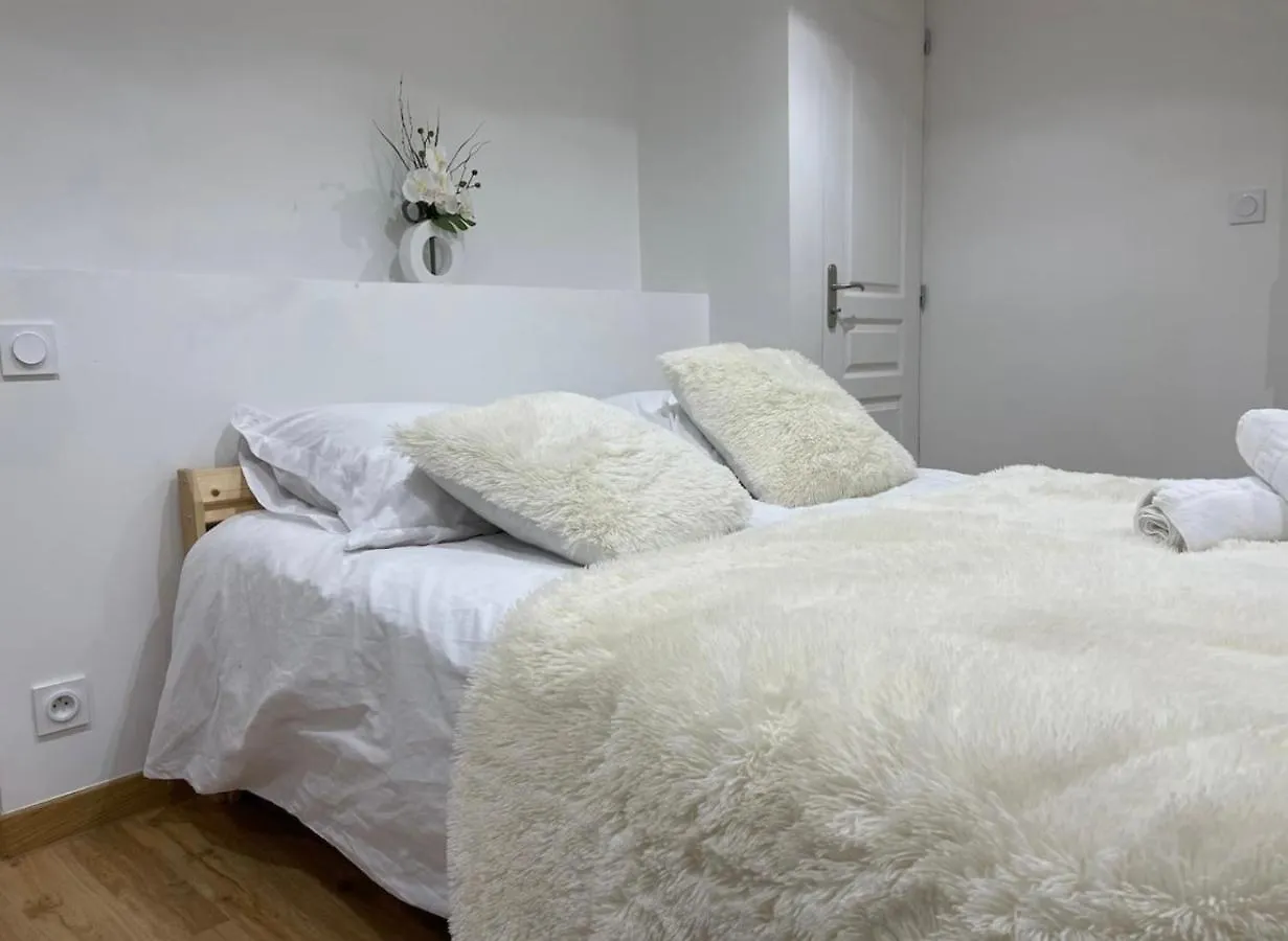 Le Duplex - Gare / Tram / Netflix Apartment Fontaine  0*, Fontaine (Rhone-Alps)