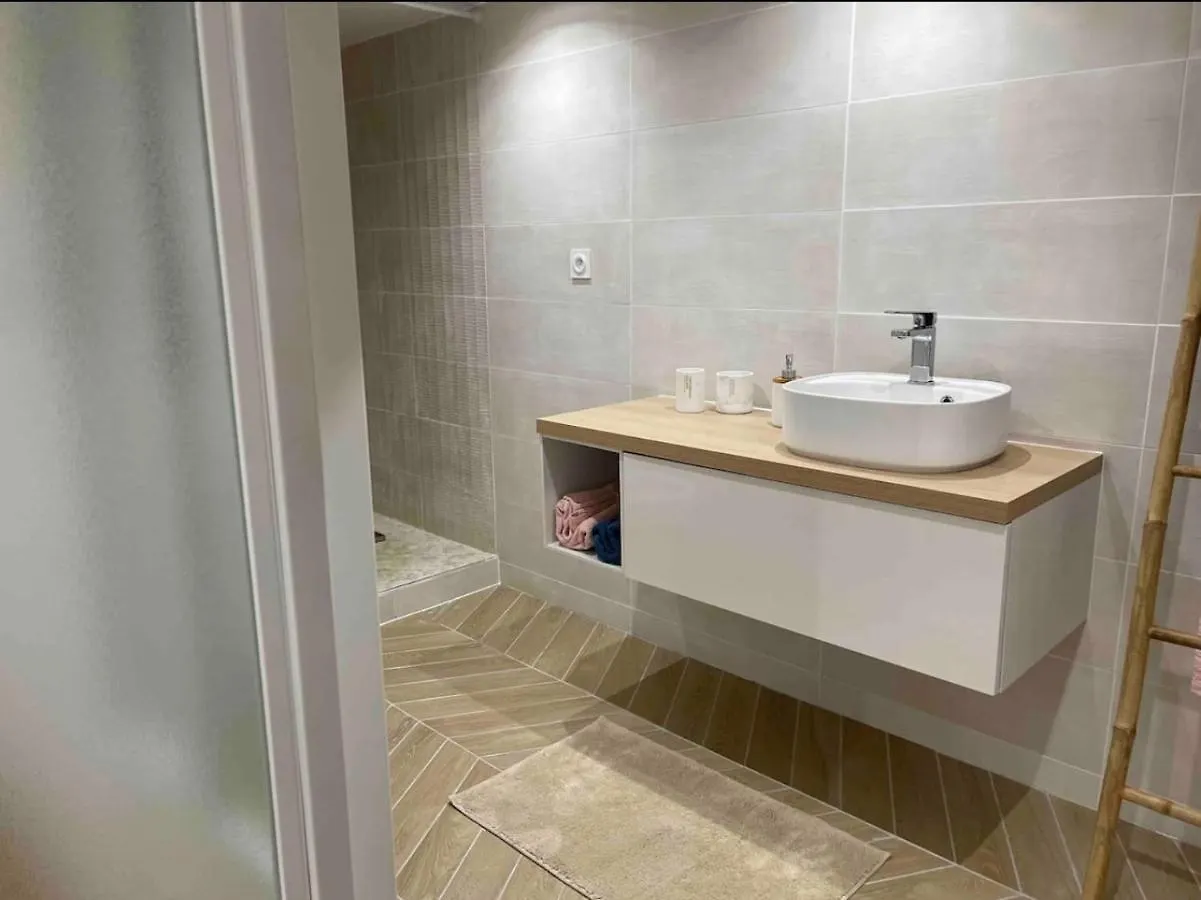 Le Duplex - Gare / Tram / Netflix Apartment Fontaine